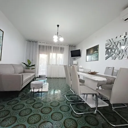 Lorenzo Apartment *